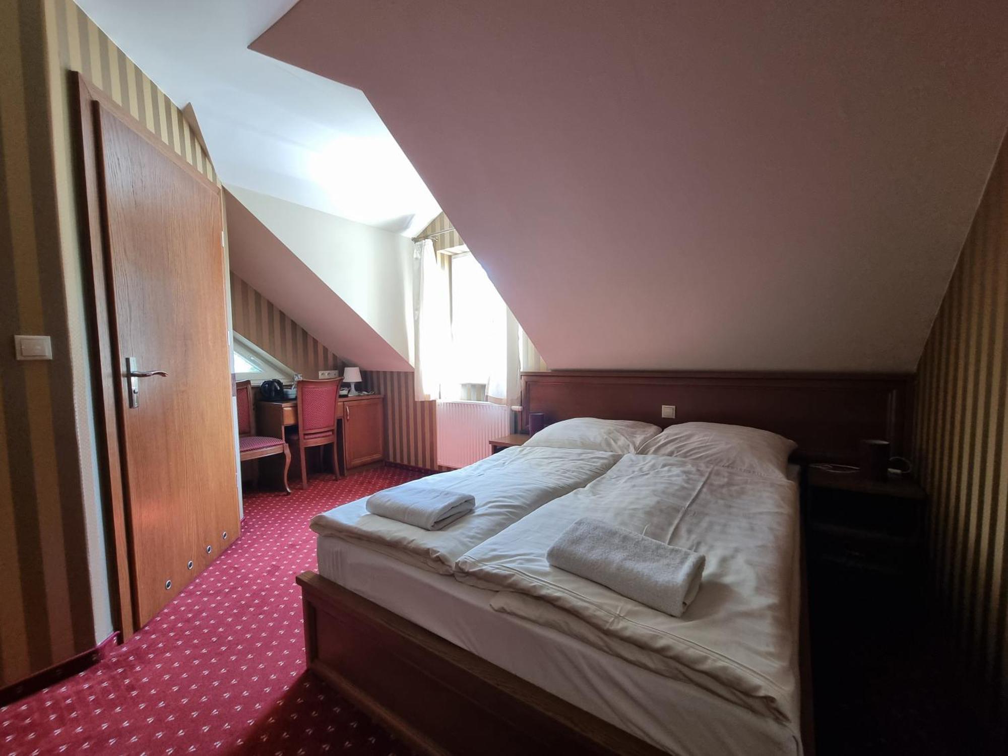 Palac Lucja Bb Zakrzów Buitenkant foto