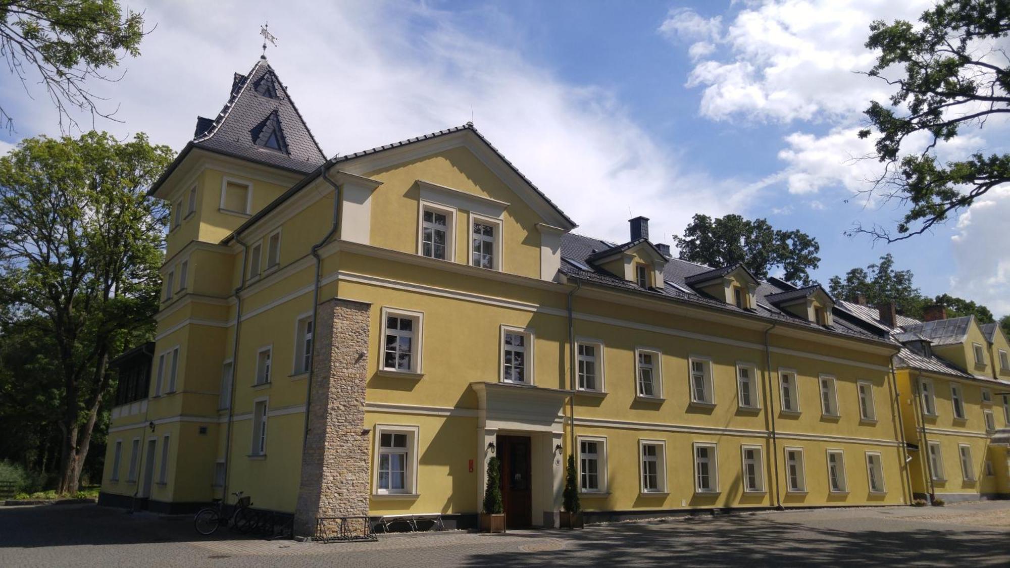 Palac Lucja Bb Zakrzów Buitenkant foto