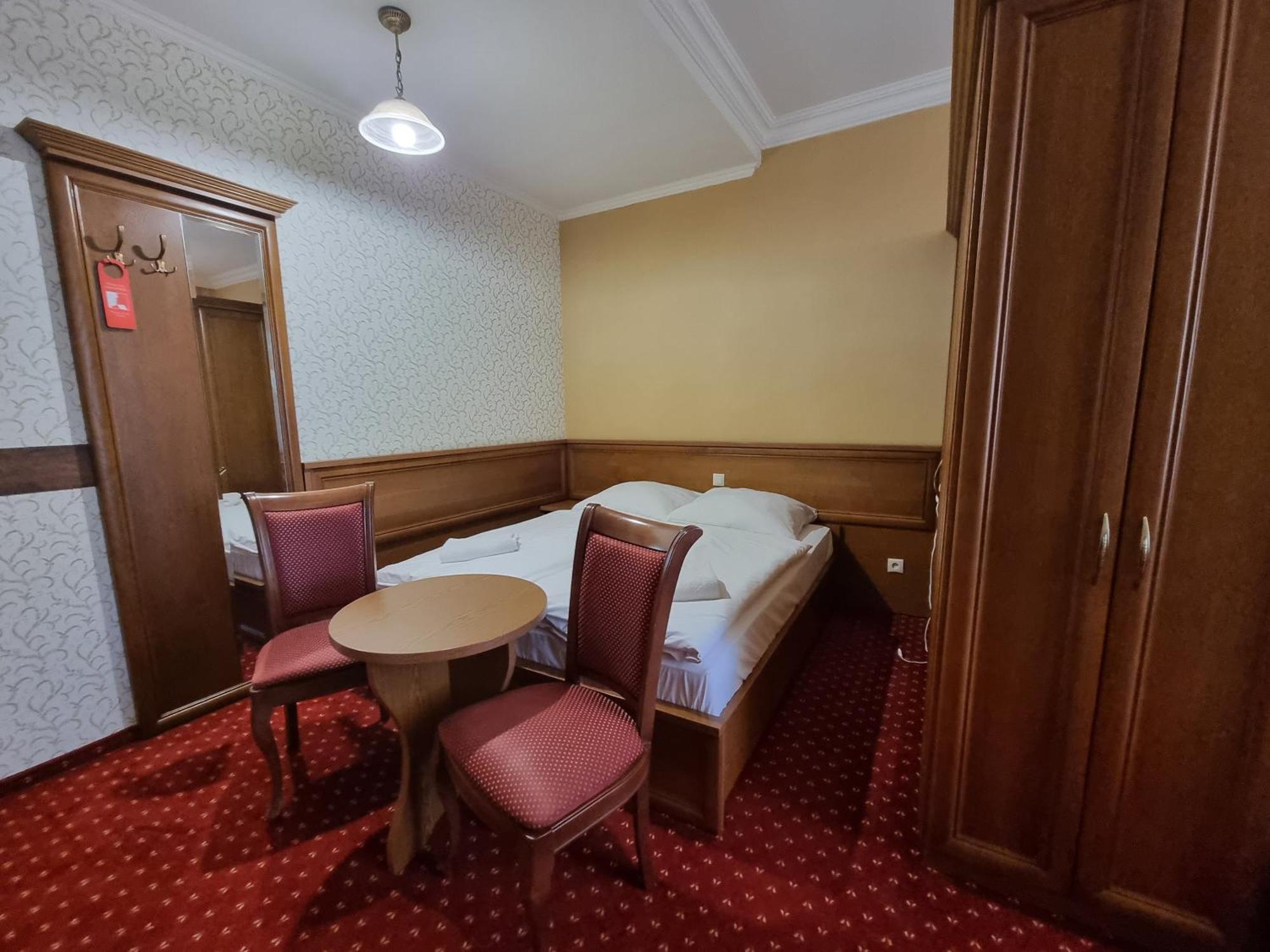Palac Lucja Bb Zakrzów Buitenkant foto