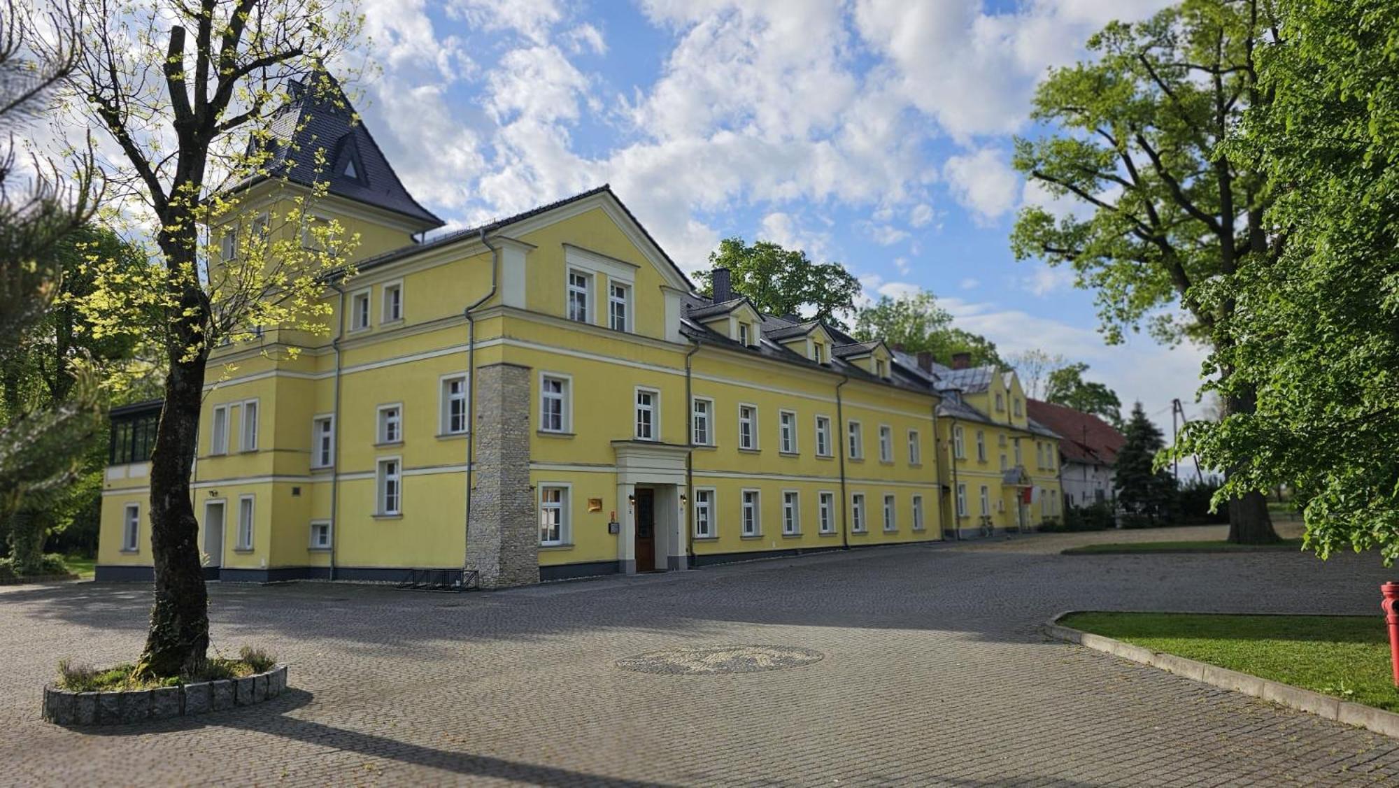 Palac Lucja Bb Zakrzów Buitenkant foto