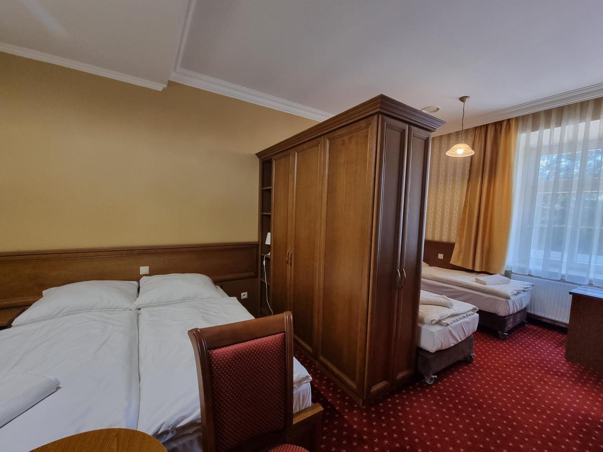 Palac Lucja Bb Zakrzów Buitenkant foto