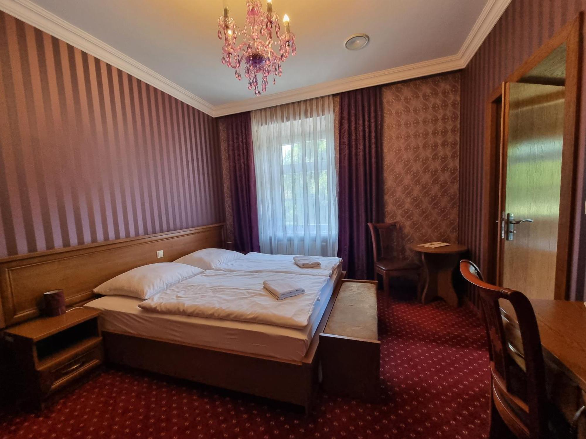 Palac Lucja Bb Zakrzów Buitenkant foto