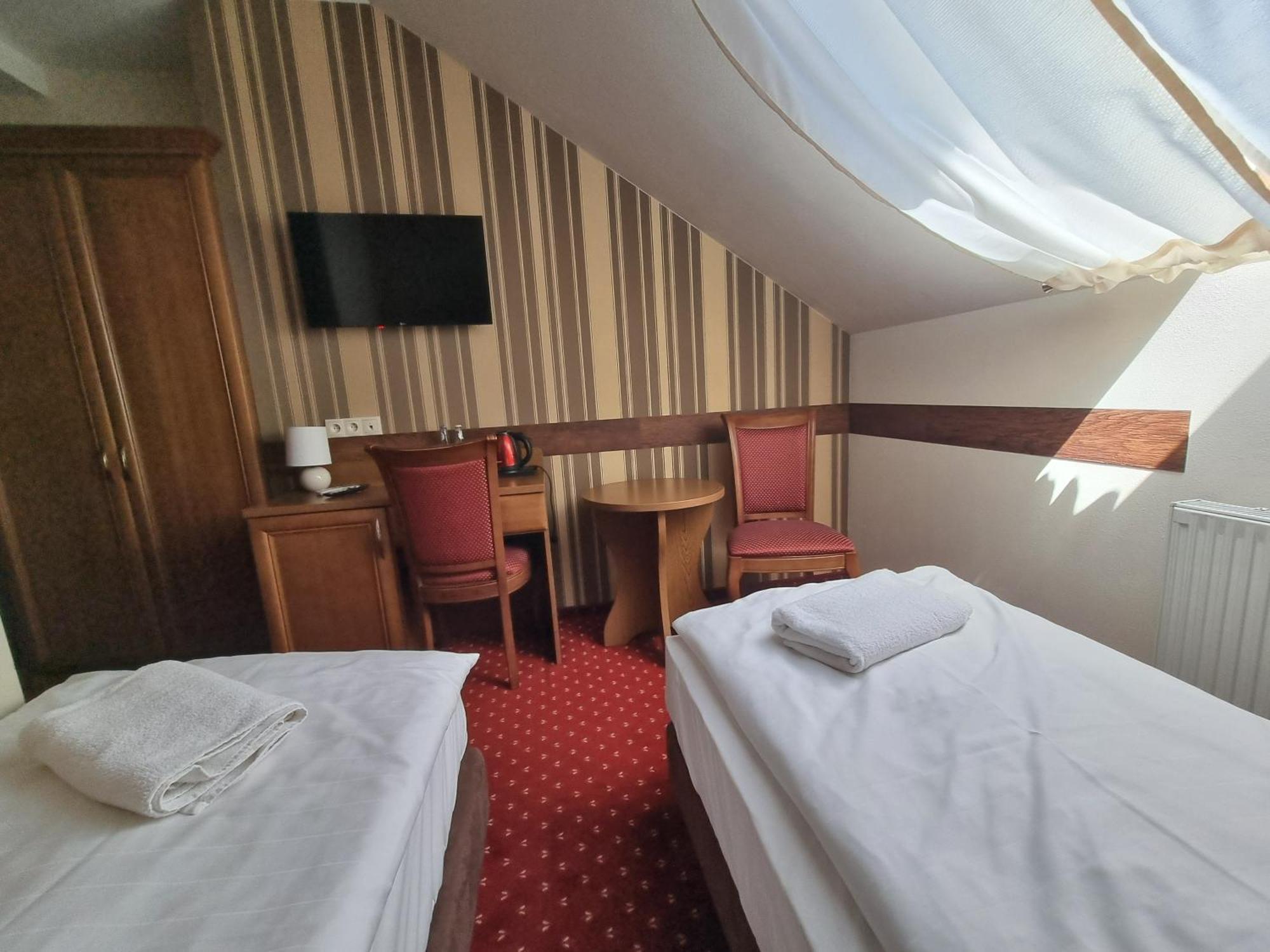 Palac Lucja Bb Zakrzów Buitenkant foto