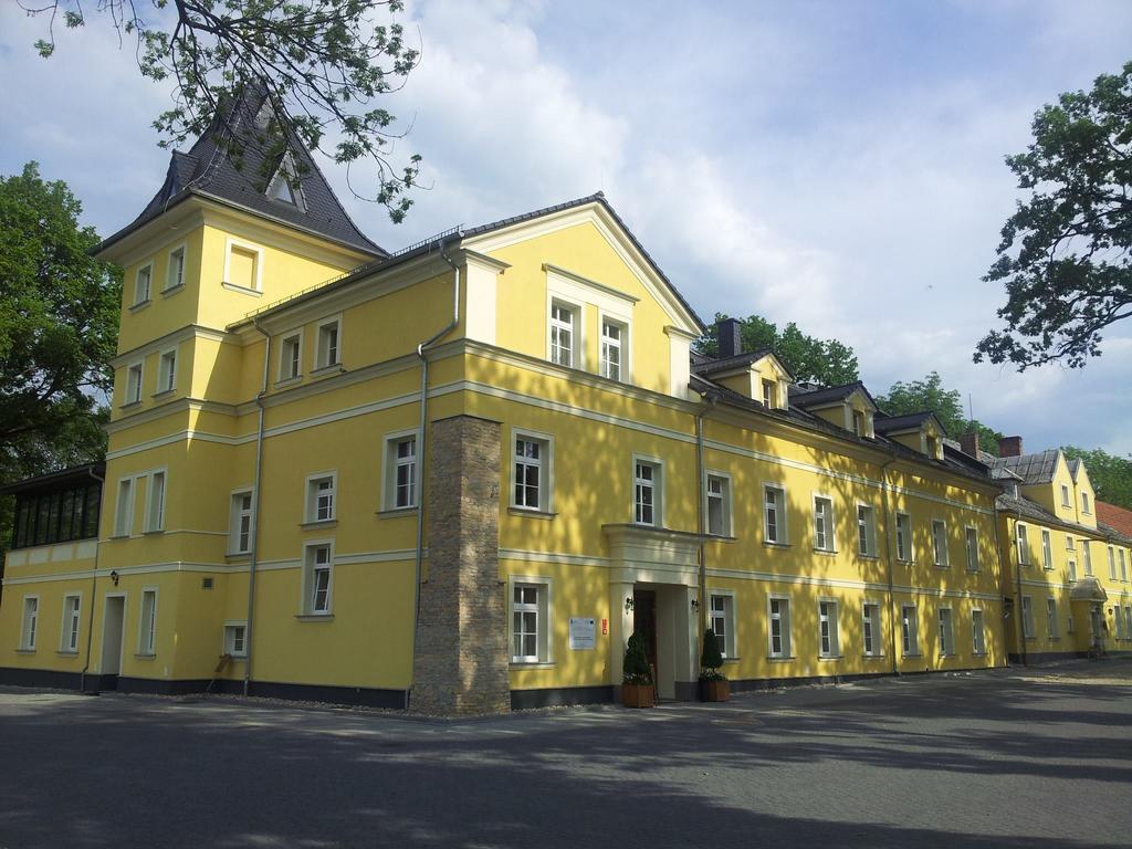 Palac Lucja Bb Zakrzów Buitenkant foto